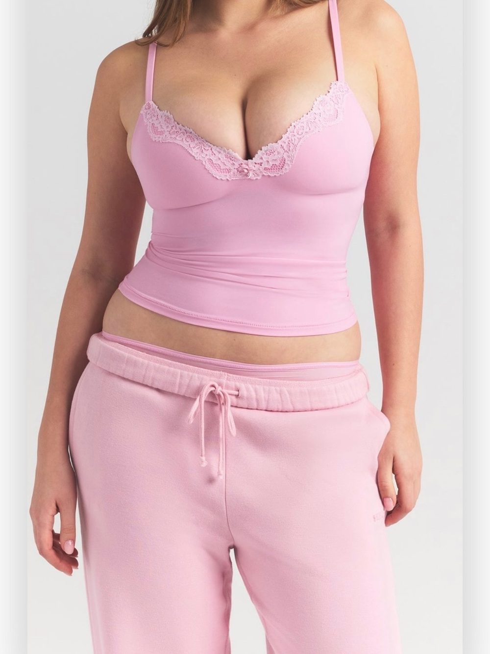 SKIMS 	
FITS EVERYBODY LACE PUSH-UP CAMI | BUBBLE PINK